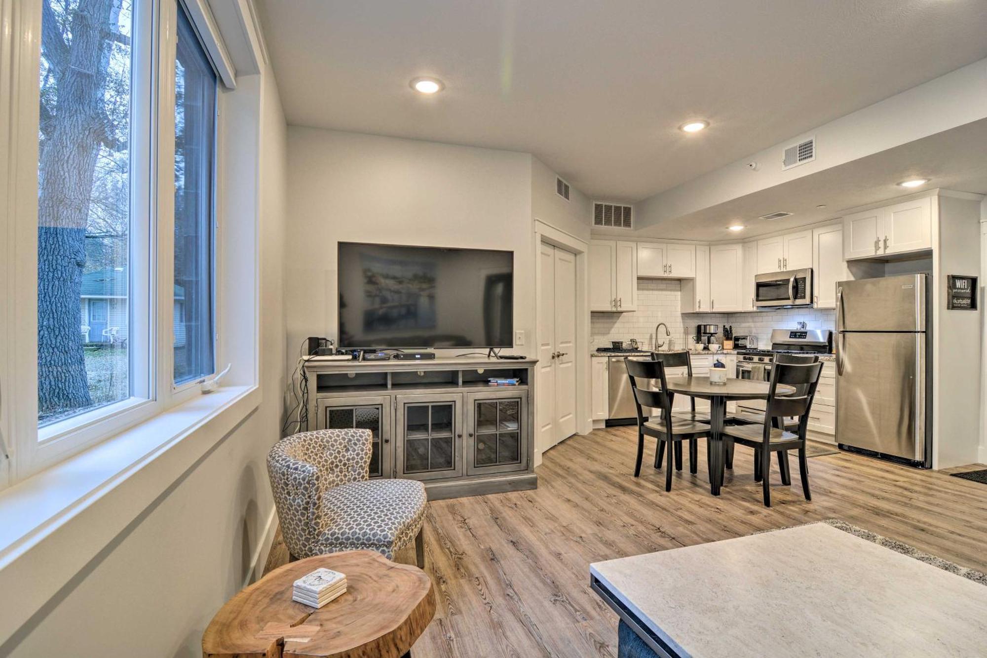 Modern Traverse City Condo About 1 Mi To Bay! ภายนอก รูปภาพ