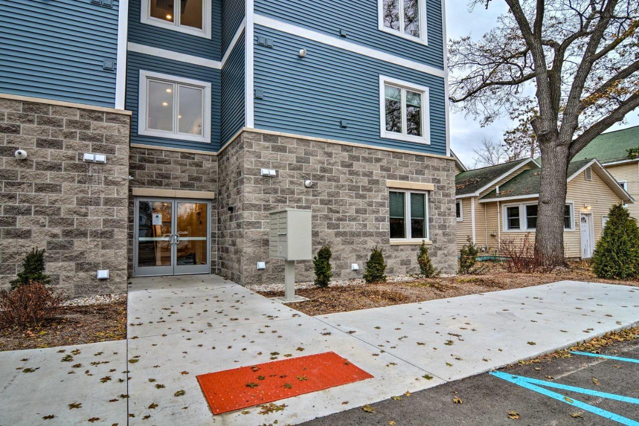 Modern Traverse City Condo About 1 Mi To Bay! ภายนอก รูปภาพ