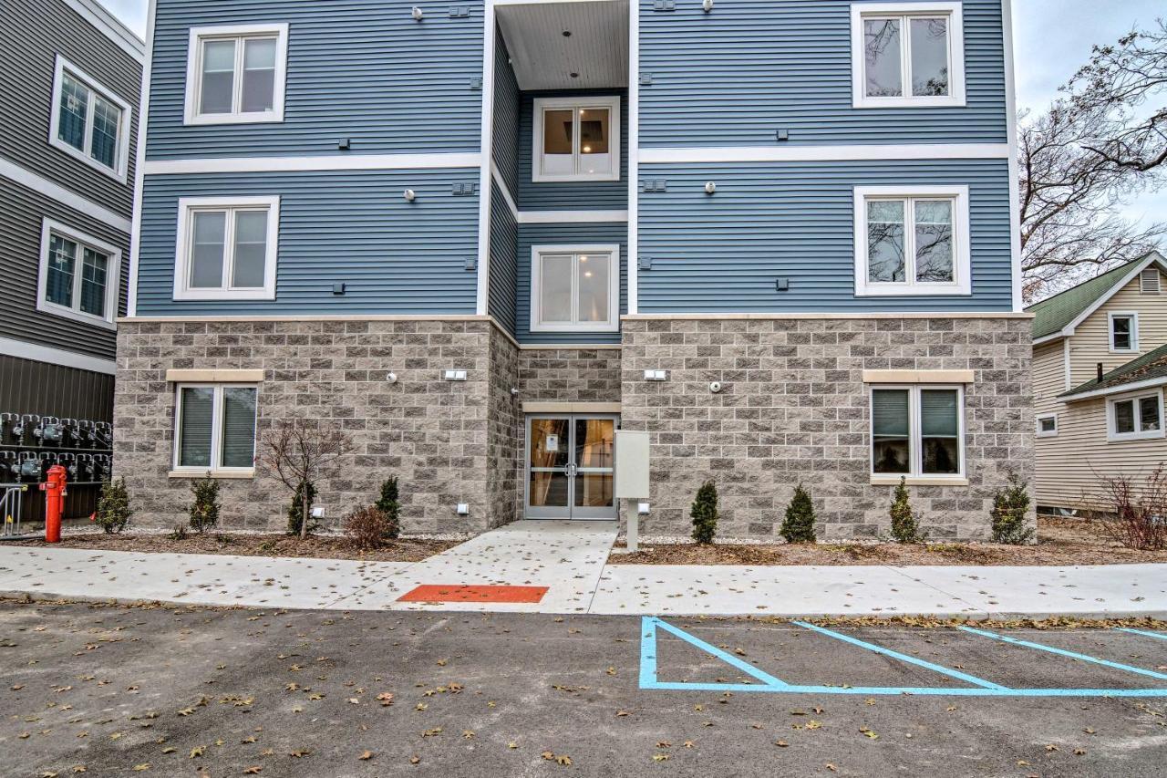 Modern Traverse City Condo About 1 Mi To Bay! ภายนอก รูปภาพ