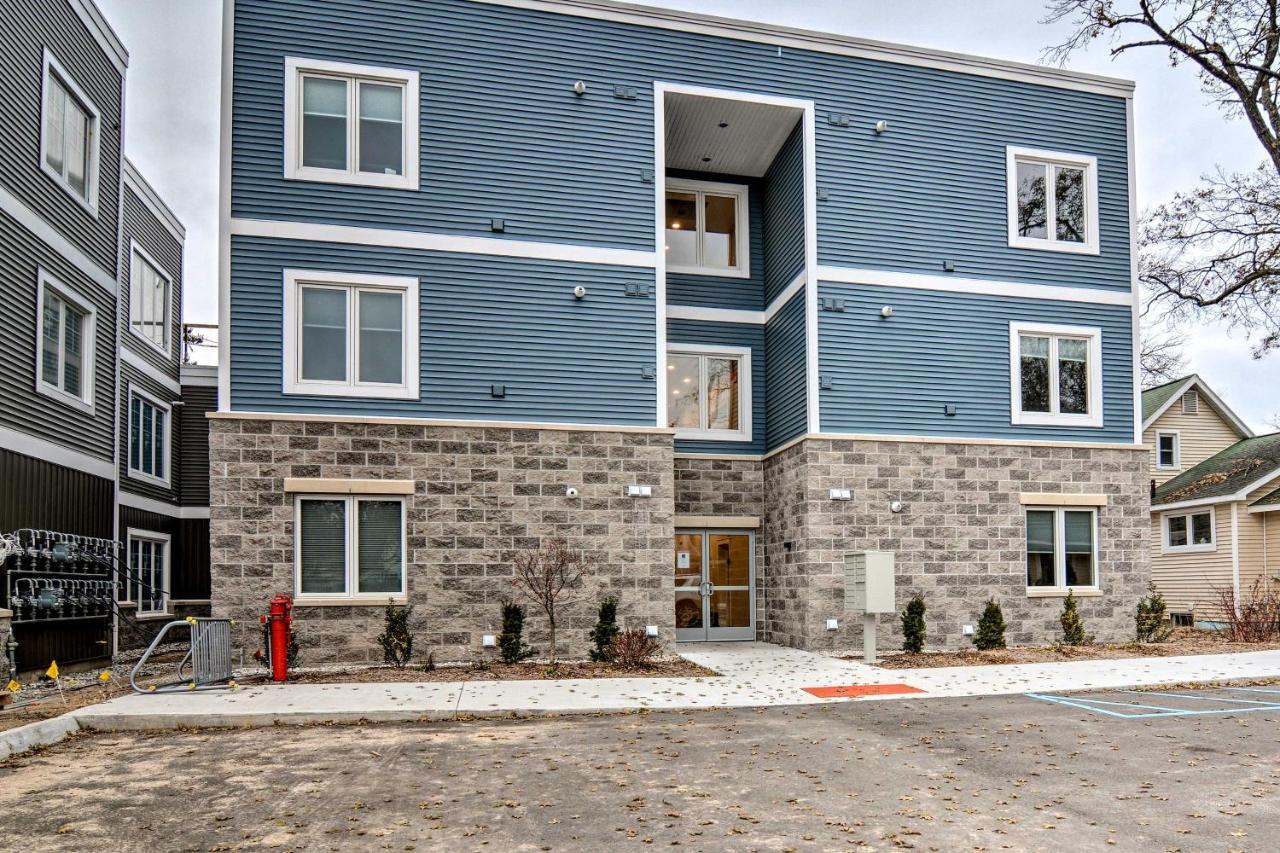 Modern Traverse City Condo About 1 Mi To Bay! ภายนอก รูปภาพ
